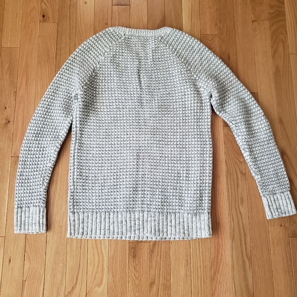 Cozy Grey And White Knit Crewneck Sweater - Picture 4 of 6